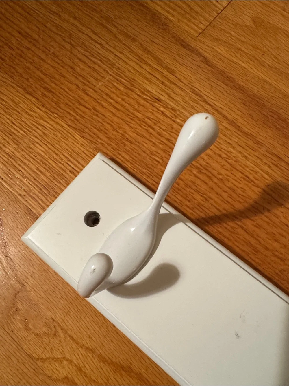 27'' White 6 Hook Rail with 6 Heavy Duty Coat and Hat Hooks